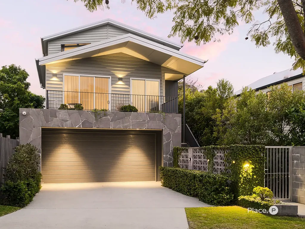 Hawthorne 4 Bedroom Sophisticated Family Living with City Skyline Views