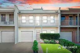 2/14 Mickleton Grove, Point Cook