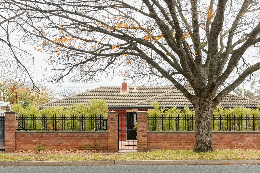 Watson 4房  Close to nature - directly opposite the green belt!