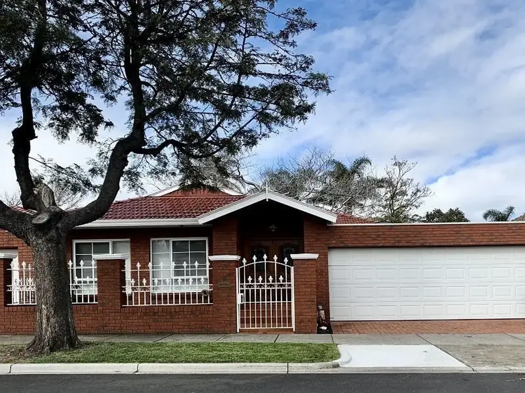 Spacious Single-Level Villa in Prime Caulfield South Location