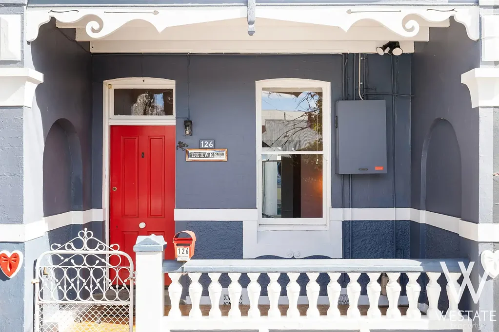 Bathurst 2ਬੈੱਡਰੂਮ TIMELESS VICTORIAN TERRACE. UNRIVALLED CBD ADDRESS