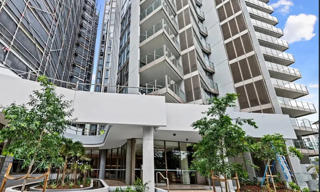West End 1 Bedroom Ultra-modern 1-Bed + MPR in Orleigh Residences