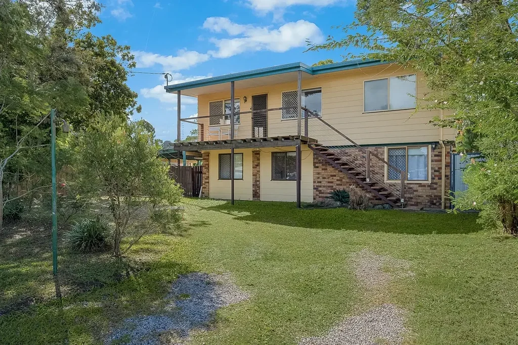 Comfortable Open Plan Living with Air Conditioning and Solar Power