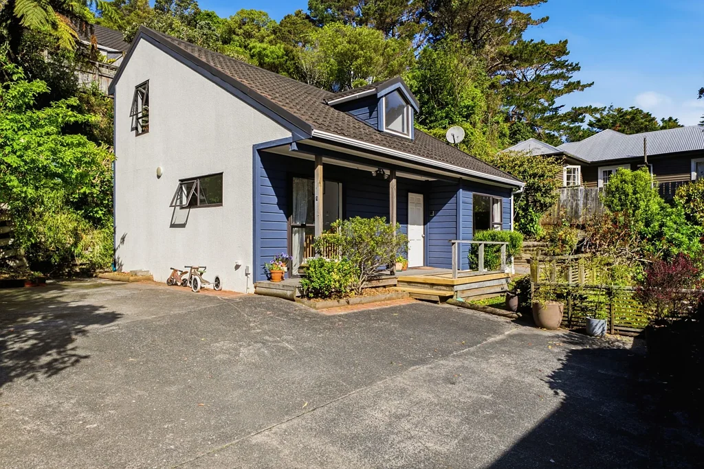 Vogeltown 3房  STANDALONE TOWNHOUSE WITH PARKING