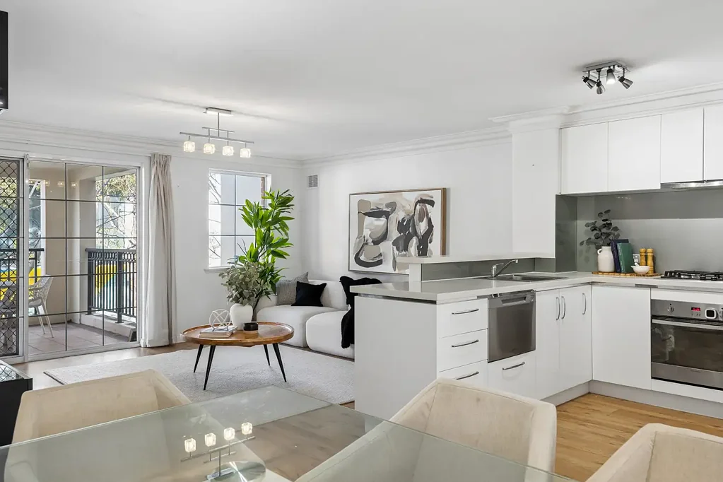 West Perth 3Kwarto Completely Renovated Three-Bedroom Living with Pool Views