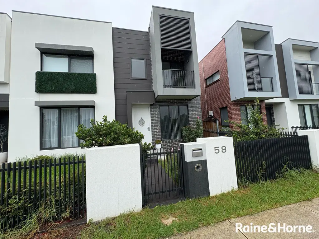 MODERN | CONVENIENT | SOLAR POWERD