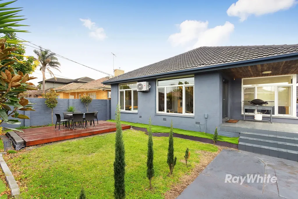 Spacious Four-Bedroom Home with Superb Sound Insulation & Stylish Upgrades