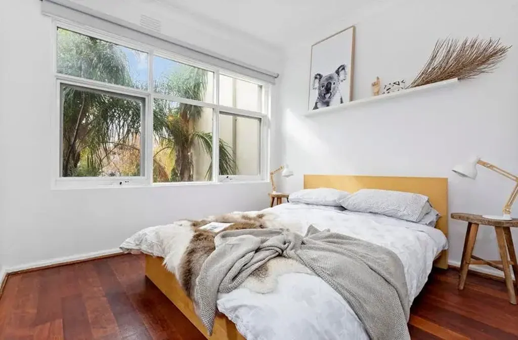 Light Filled One Bedroom In An Outstanding Location