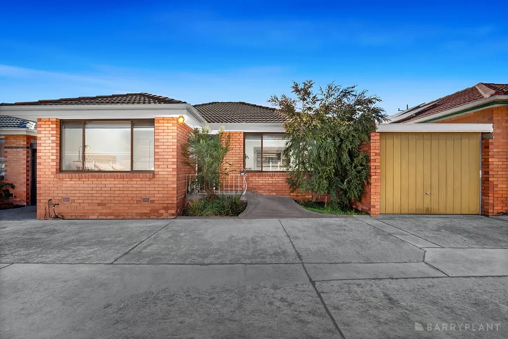 Noble Park 2房 独立式、已翻新，以及您会爱上的后院 STAND-ALONE, RENOVATED & A BACKYARD YOU'LL LOVE