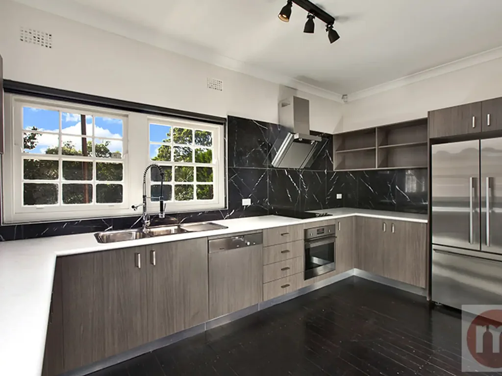 FAMILY FRIENDLY HOME IN THE HEART OF HUNTERS HILL!
