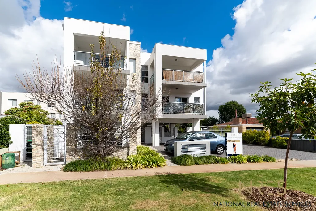 Cloverdale 2 Bedroom Easy, Breezy Living!