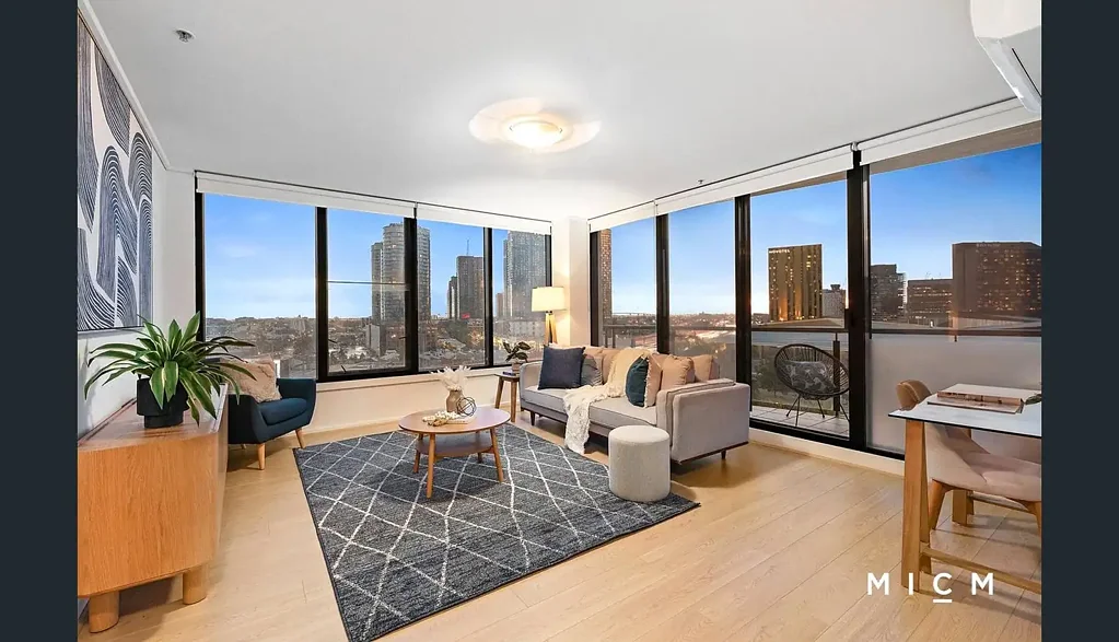 Spacious Corner Apartment with Stunning City & Bay Views in Prestigious Yarra Crest