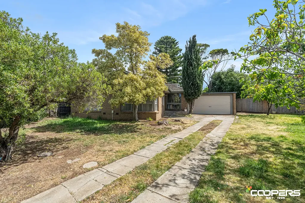 Melton West 3બેડરૂમ Contemporary Comfort Meets Family Functionality at 8 Ramona Place, Melton West