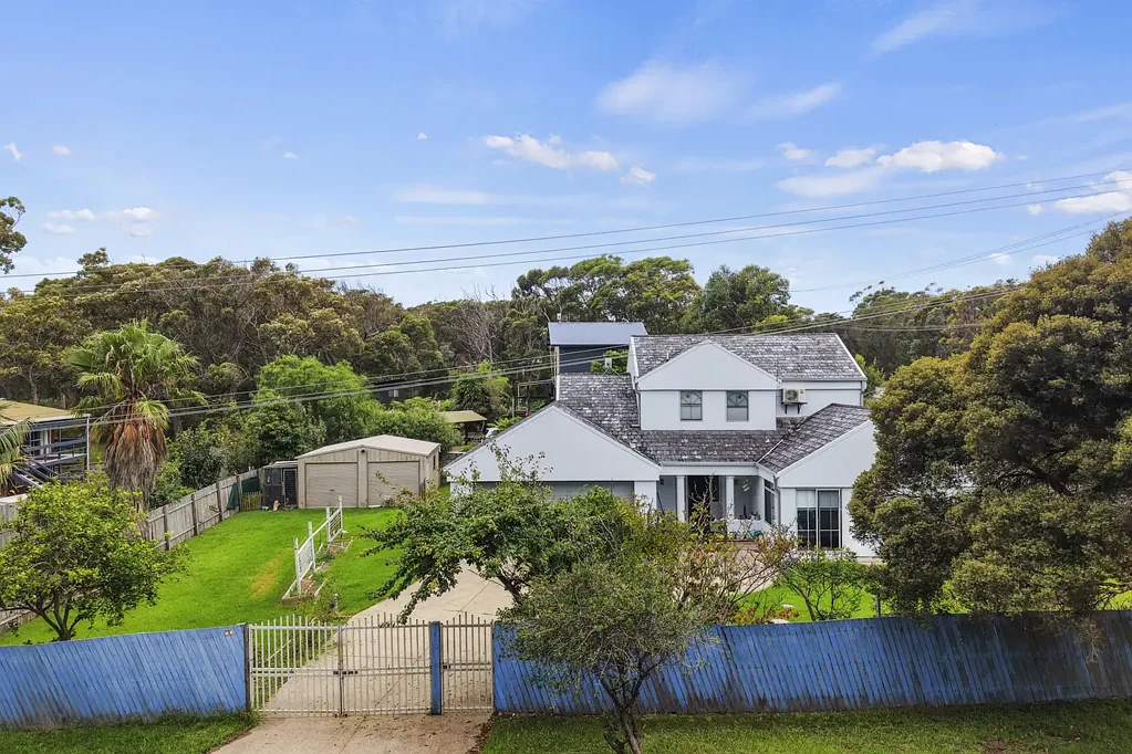 Wallaga Lake 4 Slaapkamer Large Family Home / Investment Opportunity near the Beach!