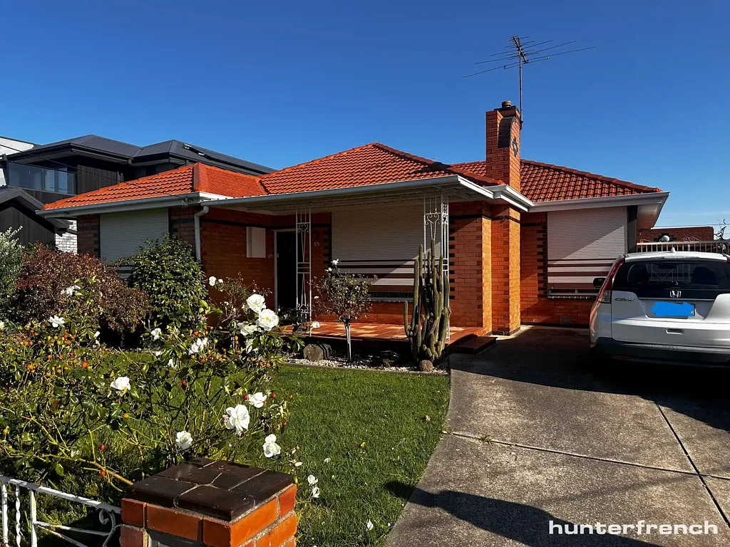 FAMILY HOME WITH GRANNY FLAT