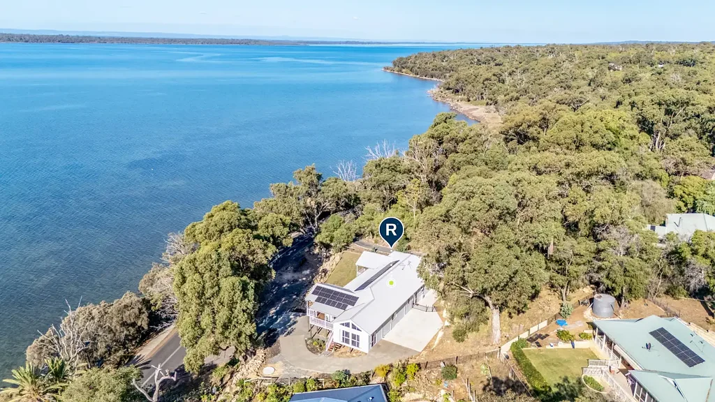 Dawesville 4房  Noosa Inspired Coastal Retreat with Mesmerizing Direct Waterfront Views
