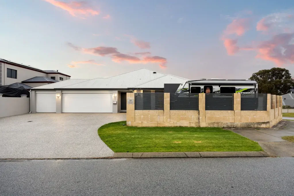 Secret Harbour 4Kwarto Why: Because this premium property offers an entertainers dream design, with a family orientated appeal and all the added extras you could need