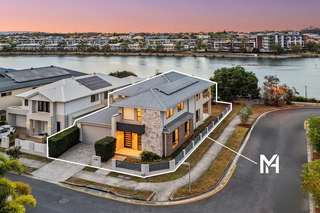 1 Elizabeth Crescent, Varsity Lakes, QLD 4227