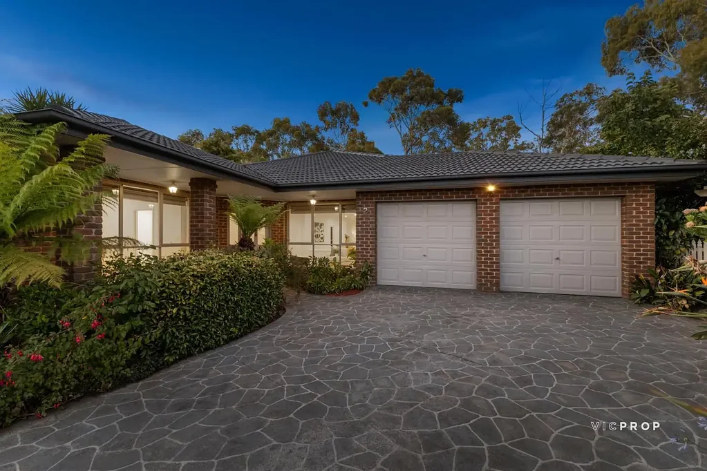 2 Brett Place, Ferntree Gully, VIC 3156