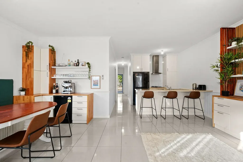 Lakelands 3房  Beautifully Renovated Stylish Home Offering A Low Maintenance Lifestyle!