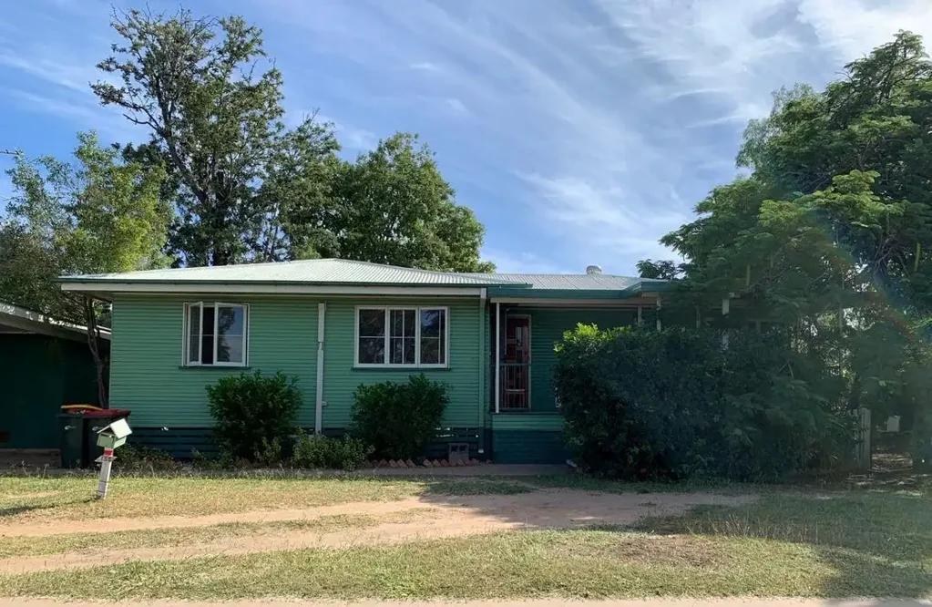 COMFORTABLE 3 BEDROOM HOME IN CONVENIENT LOCATION
