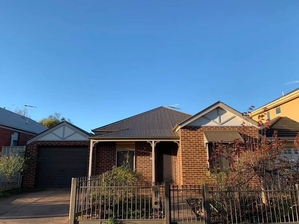 Position, Convenience & Comfort!