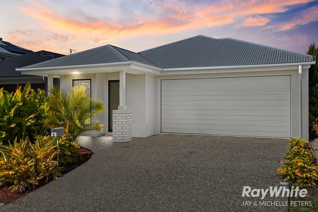 Newport 3 Bedroom Single Level Elegance Meets refined Coastal Lifestyle!