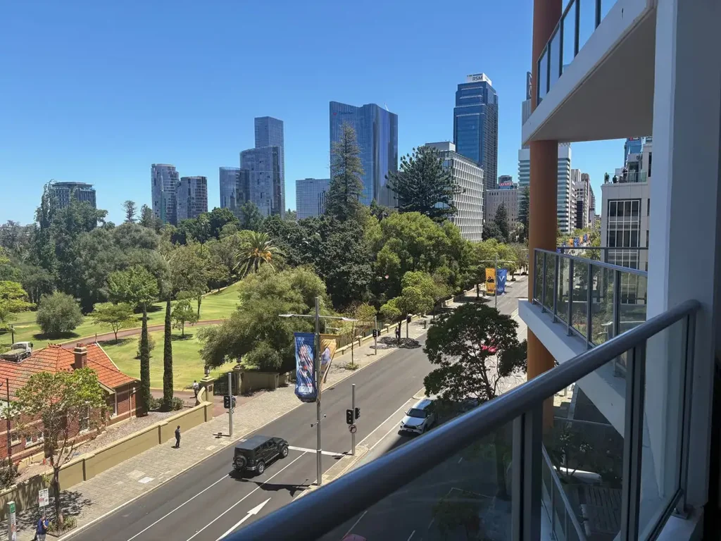INNER CITY LIVING- FULLY FURNISHED!