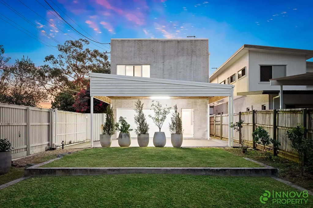 Bald Hills 4Kwarto Contemporary Family Home With Sweeping Mountain Views, A Sparkling Pool & Ultra-Convenient Location!