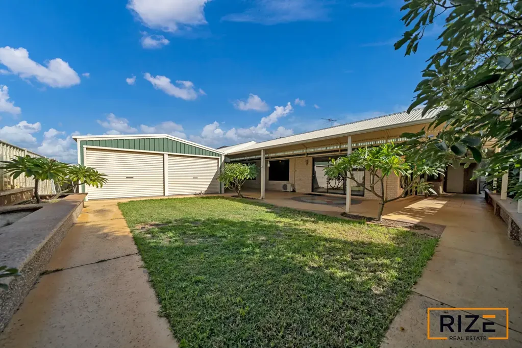 Tapping 4房  UNDER OFFER - HUGE 36m2 Workshop + Massive Entertaining Patio + 2 Driveways!