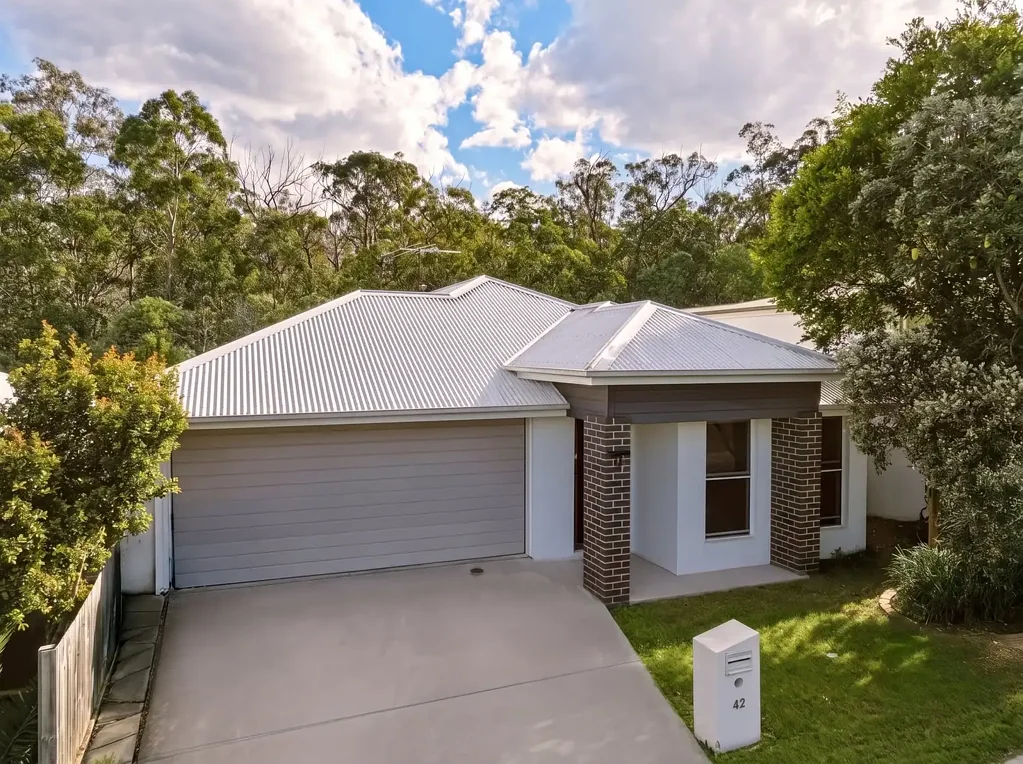 Holmview 4房 Holmview 宁静环境中的时尚现代生活 Stylish Contemporary Living in a Peaceful Holmview Setting