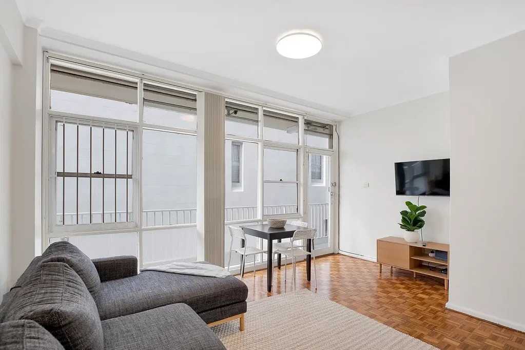 Spacious Apartment in Walk To Everything Location