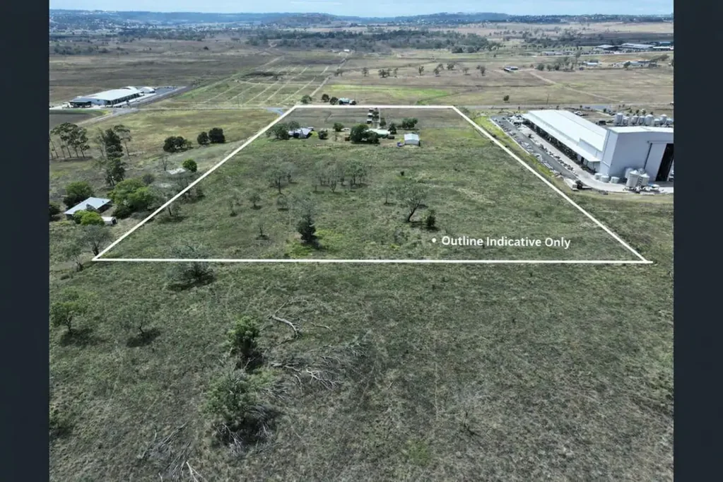 Charlton 4침실 Strategic Industrial Land Holding with Lifestyle & Income Flexibility