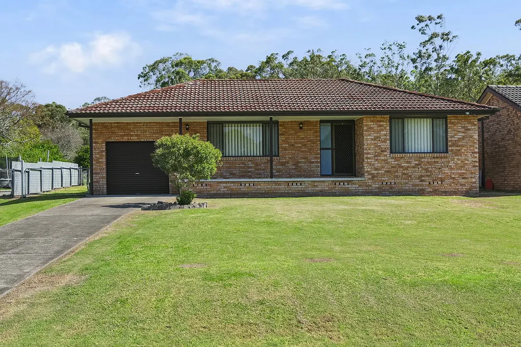 Clarence Town 2房  NEAT, TIDY & CENTRALLY LOCATED ON 2,017 SQM!