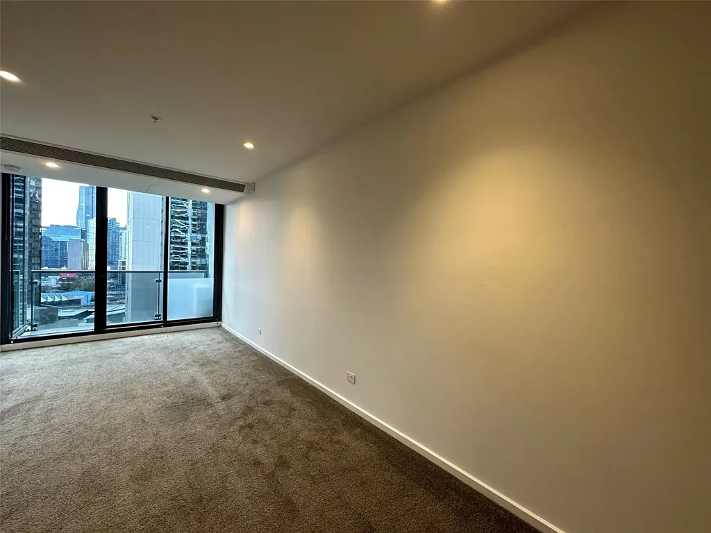 SPACIOUS UNFURNISHED 2 BEDROOM 1 BATHROOM 1 CARPARK APARTMENT LOCATED IN HEART OF SOUTHBANK