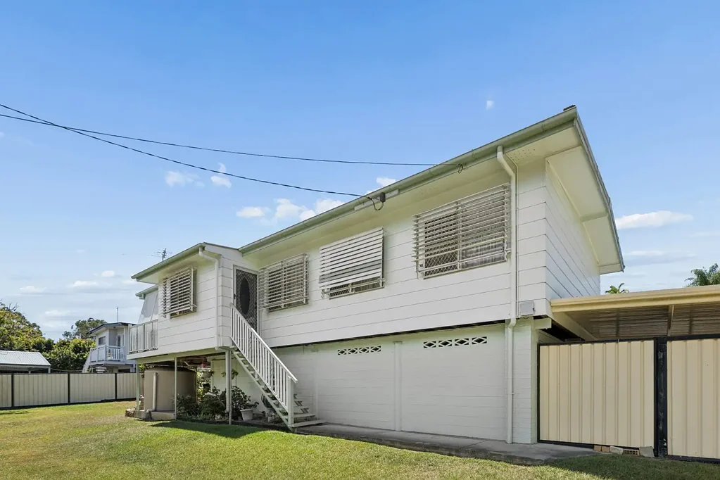 Clontarf 4Kwarto 4 Bedrooms Under $1M in Clontarf - Opportunities Like This Don't Last!