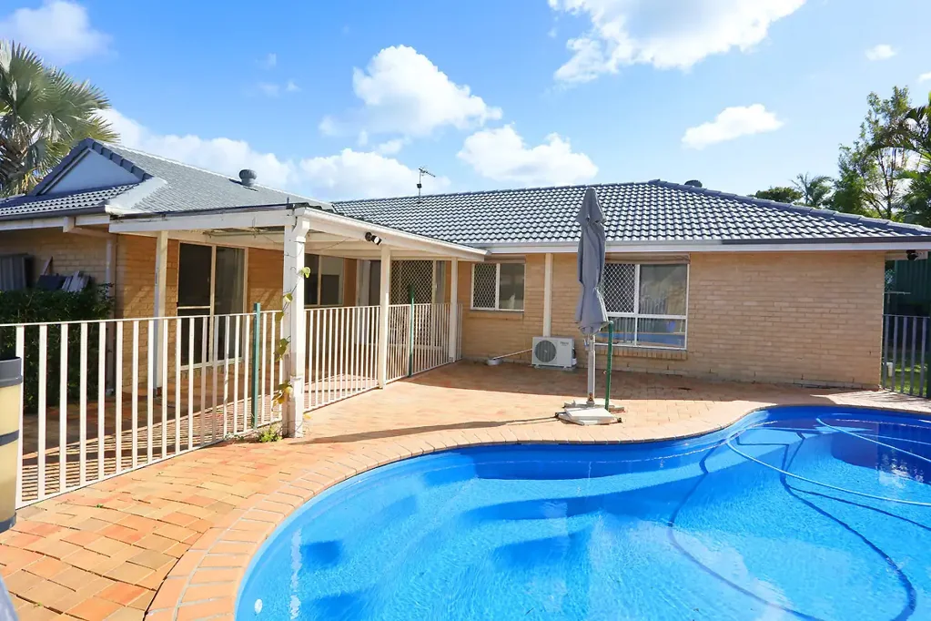 FAMILY HOME WITH POOL