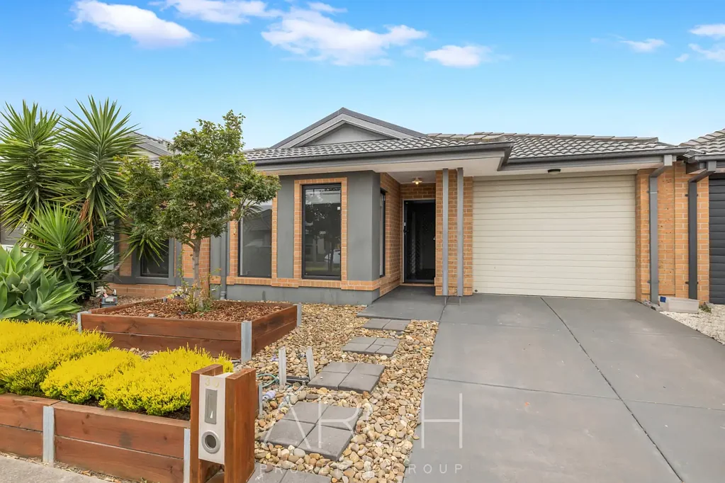 30 Simmental Drive, Clyde North, VIC 3978