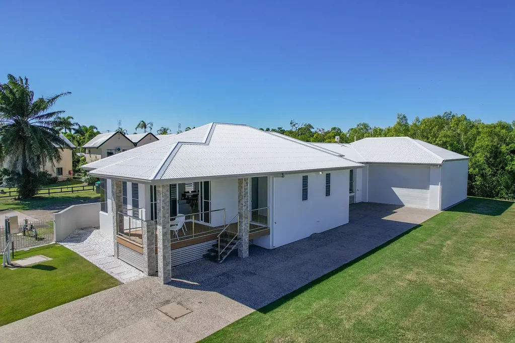Lucinda 3房  Luxurious Waterfront Home - Gateway to Serenity and Opulence