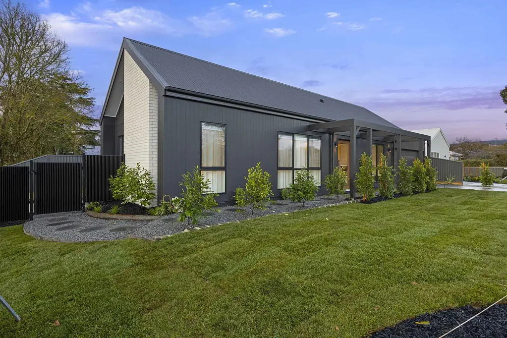 Buninyong 3 Slaapkamer Architecturally Designed Home Showcasing Timeless Style & Sophisticated Living
