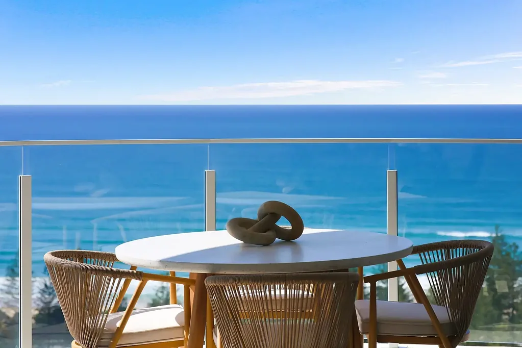 Broadbeach 3房  Elevated Coastal Luxury
