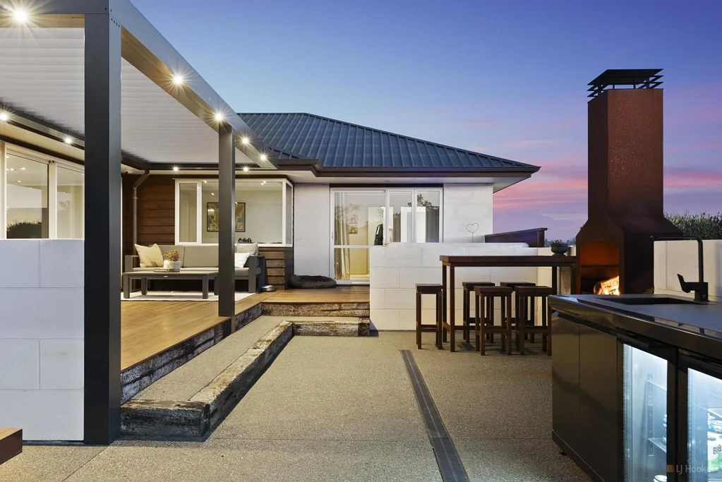 Gleniti 4房  Four Bedrooms, Four Cars, and a Backyard That Does It All