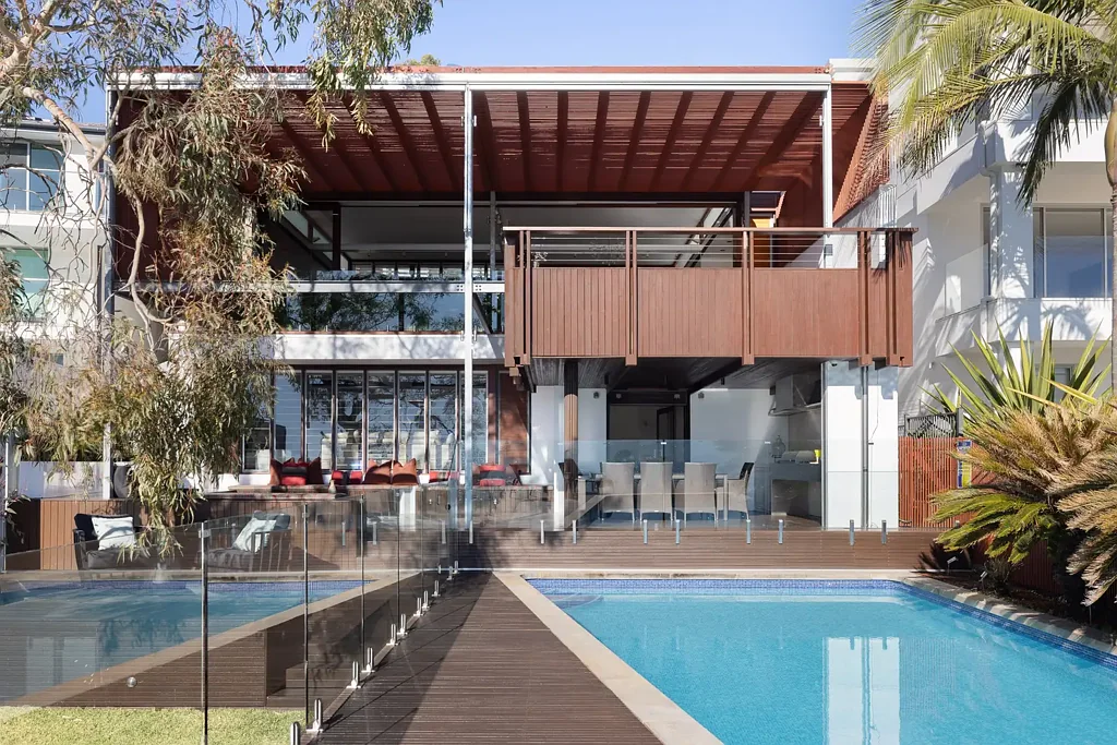 Tennyson Point 5Moenga Award-winning waterfront architecture with a direct connection to the bay