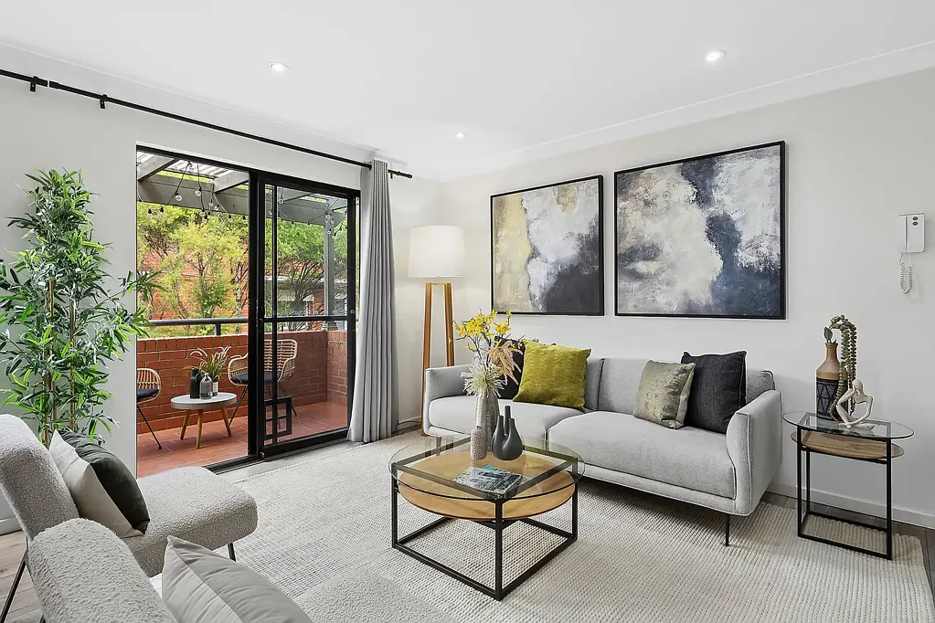 Spacious coastal haven of unbeatable convenience