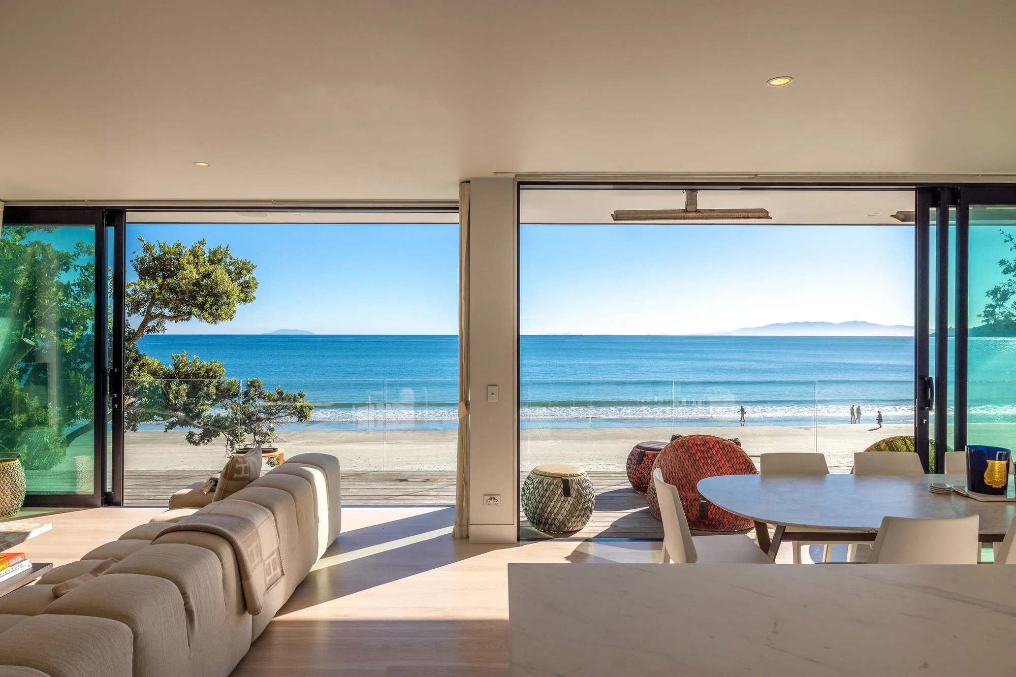 Onetangi 3 Slaapkamer Luxury on the water's edge