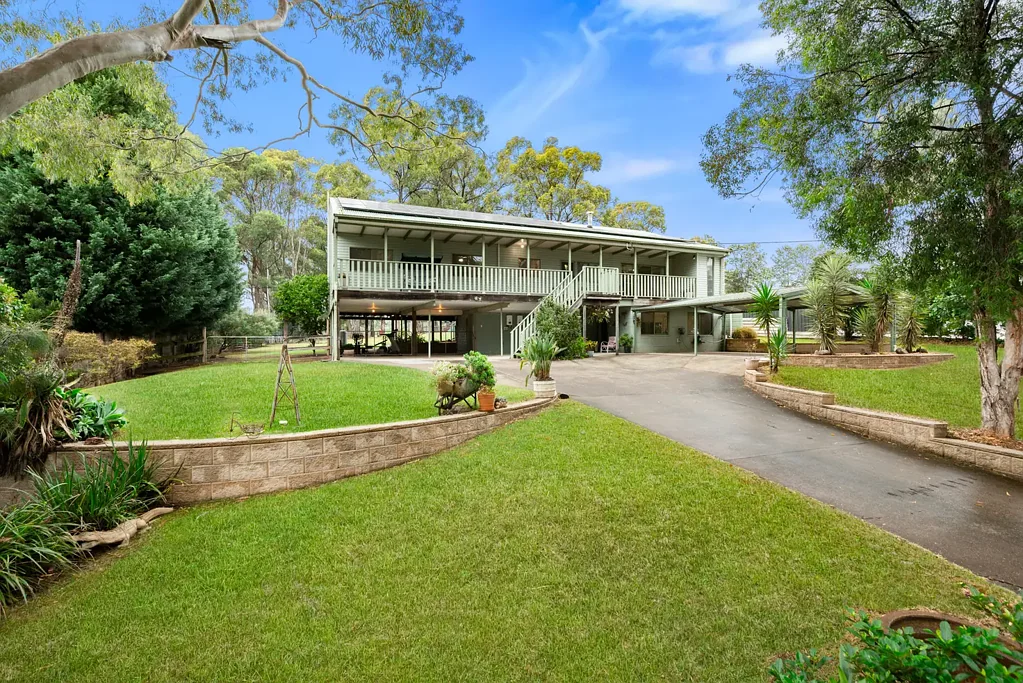 Belimbla Park 5 Slaapkamer Expansive One Acre Estate with Dual Living