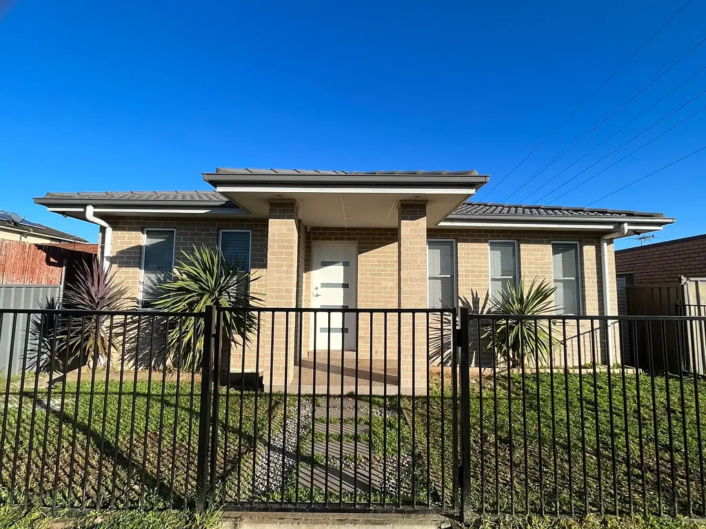 Fully Fenced Granny Flat In A Great Location!