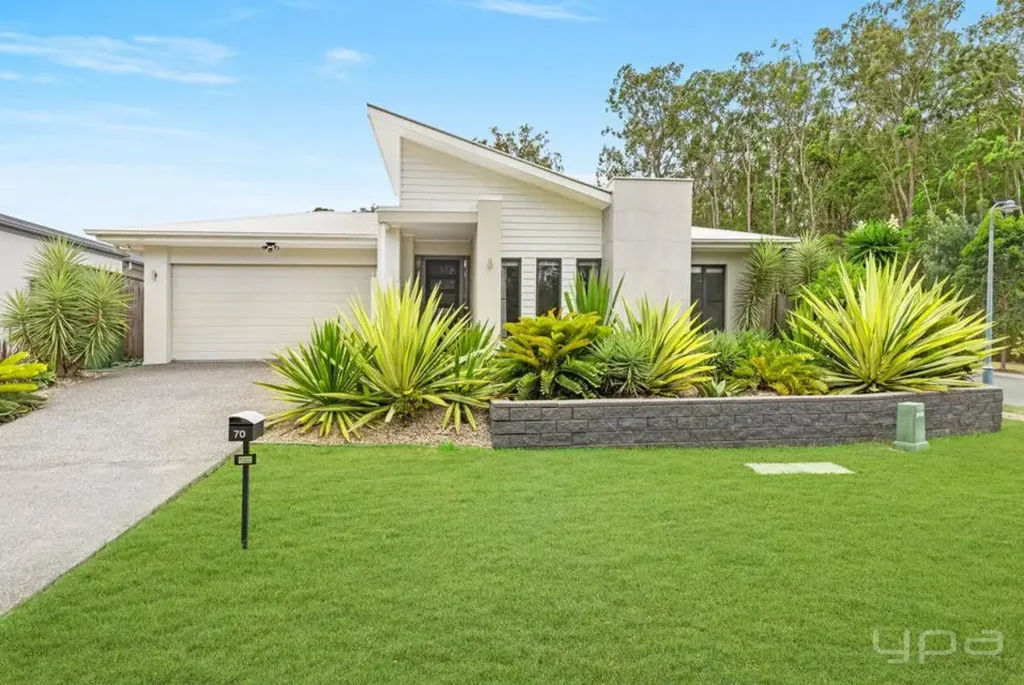 Stunning Family Home with Stylish Interiors & Effortless Indoor-Outdoor Flow