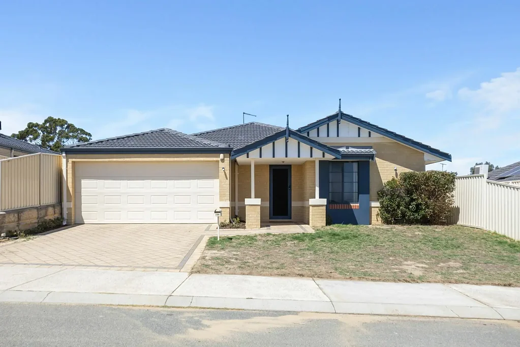Pearsall 4 Bedroom Stylish Comfort & Space in a Prime Location