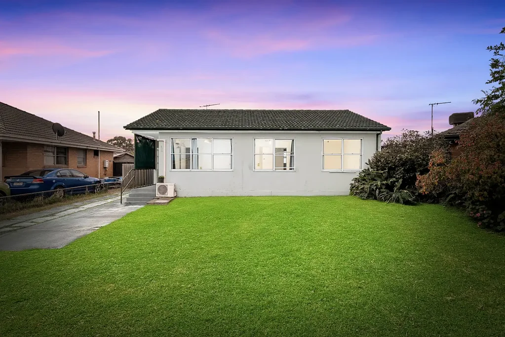 Coolaroo 3Zimmer High-Exposure Barry Road Opportunity – Home, Investment or Medical Clinic Potential (STCA)
